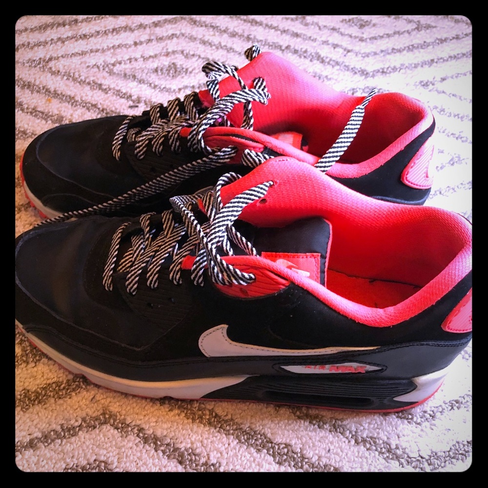 Nike air max pink and black